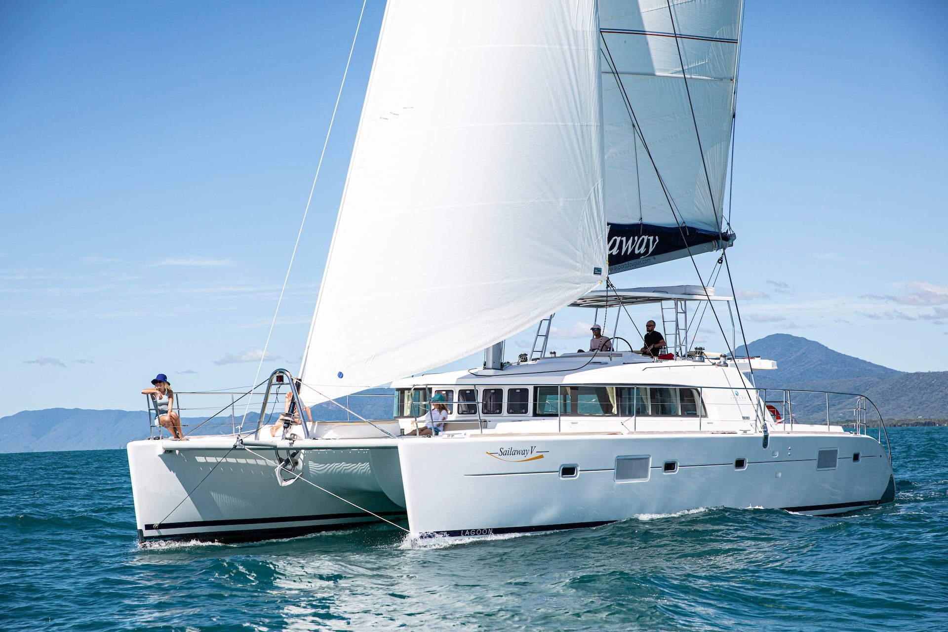 sailaway lagoon 500 hero